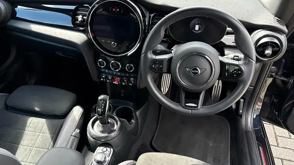 Used Mini Cooper Hatch 134 HP (98 kW) 2023 Black Hatchback