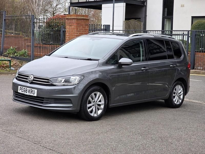 Begagnad VW Touran SE 110 HK (80 kW) 2018 Grå Minibuss