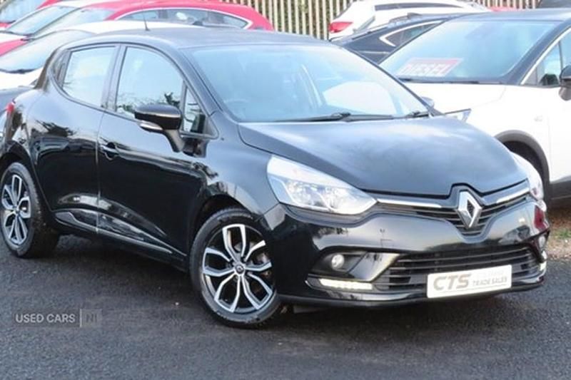 Black Used 2025 Renault Clio V Play Hatchback | £6,990 (Super price) - Image 1/1