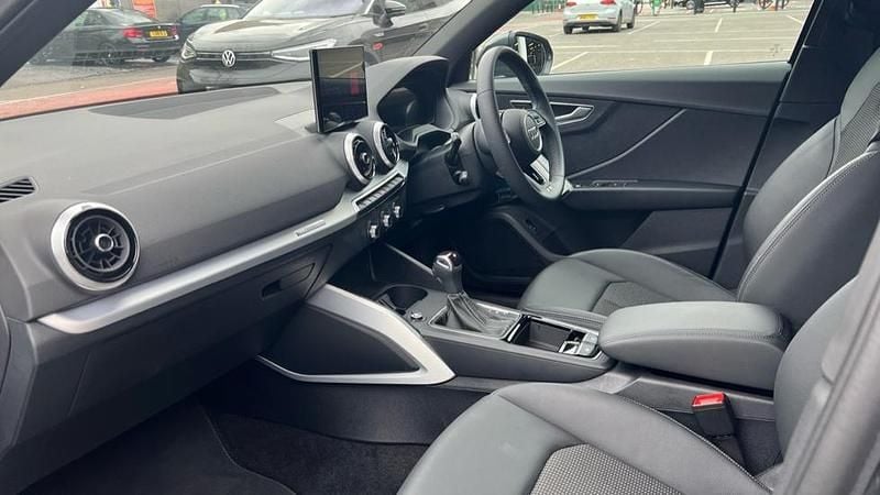 Begagnad Audi Q2 S-Line 150 HK (110 kW) 2024 Grå SUV