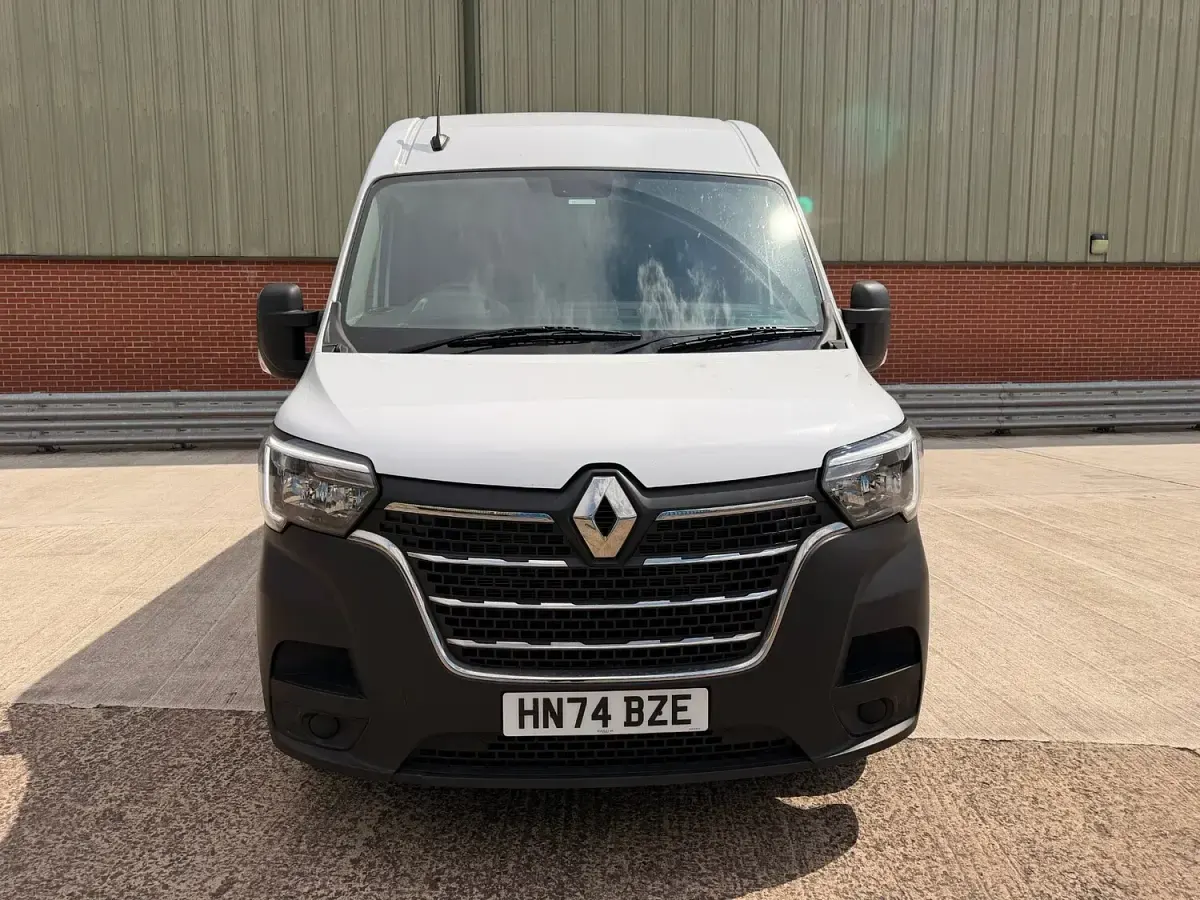 Used Renault Master 135 HP (99 kW) 2024 White MPV
