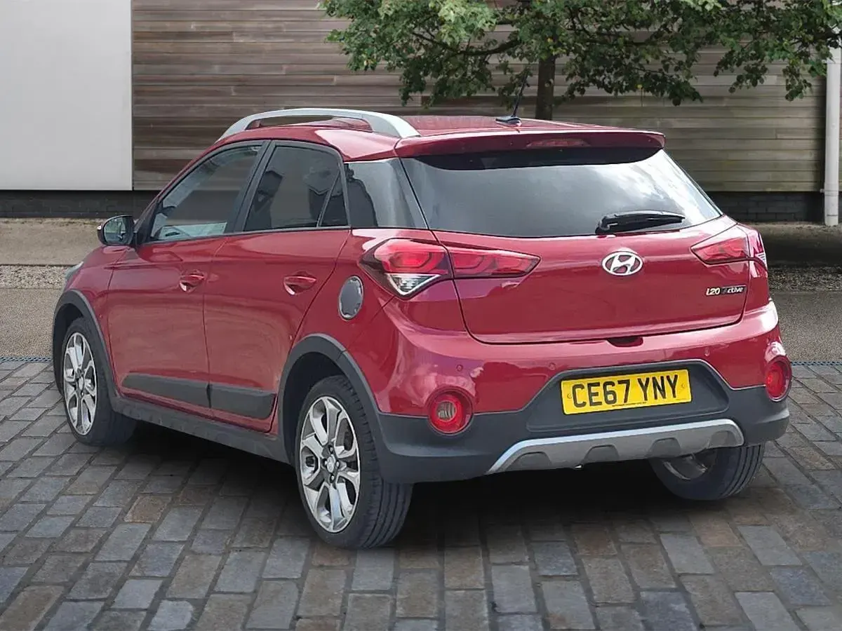Used Hyundai i20 Active 100 HP (73 kW) 2017 Red Hatchback