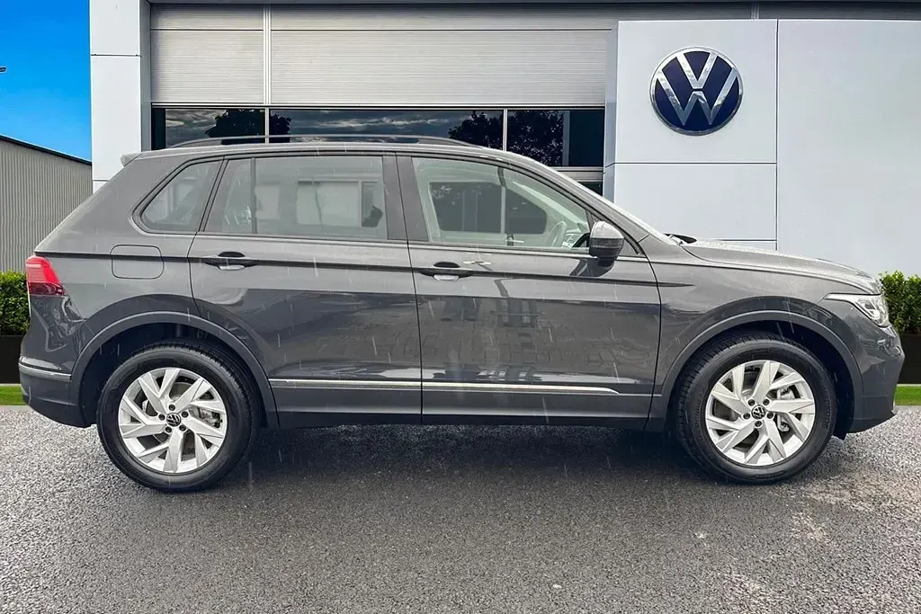 Nowe VW Tiguan Life 245 KM (180 kW) 2025 Szary SUV