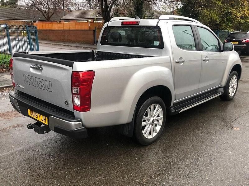 Used Isuzu Pick up 164 HP (120 kW) 2019 Silver Pickup