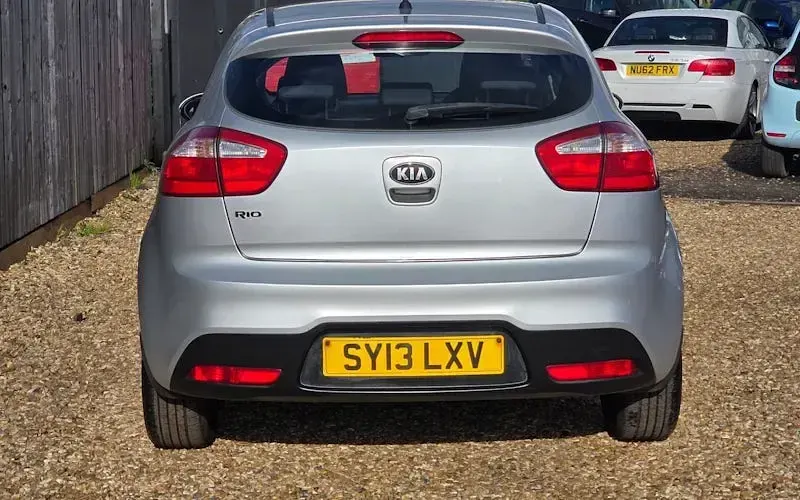Used Kia Rio 86 HP (63 kW) 2013 Silver Hatchback