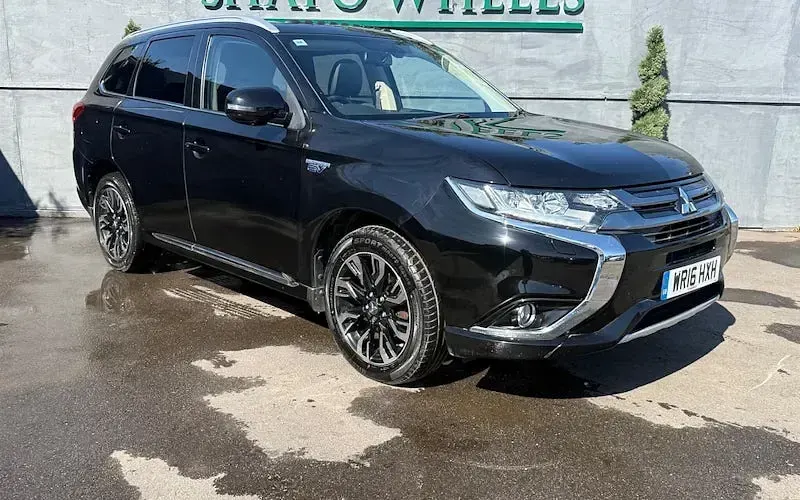 Used Mitsubishi Outlander P-HEV 203 HP (149 kW) 2016 SUV