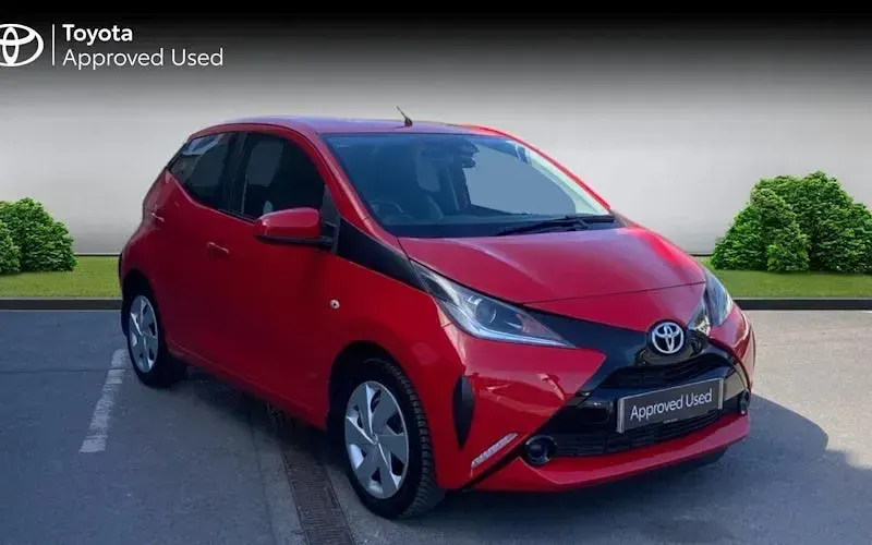 Begagnad Toyota Aygo X-play 69 HK (50 kW) 2018 Halvkombi
