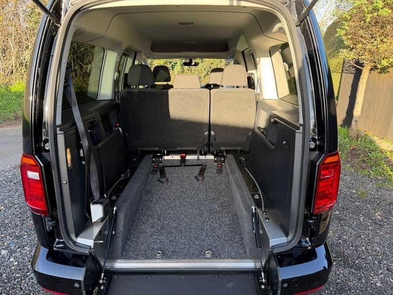 Used VW Caddy Maxi Life Life 114 HP (83 kW) 2021 Black MPV