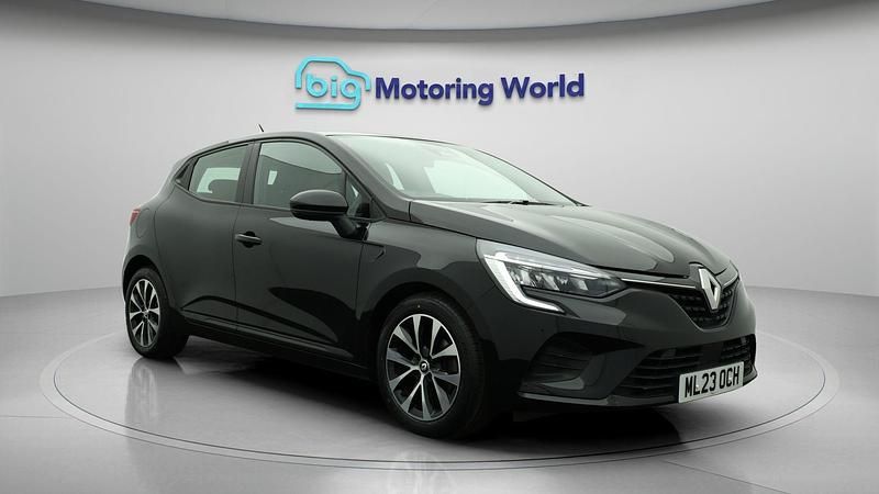 Used 2023 Renault Clio V Evolution | £12,600 (Fair price) - Image 1/4