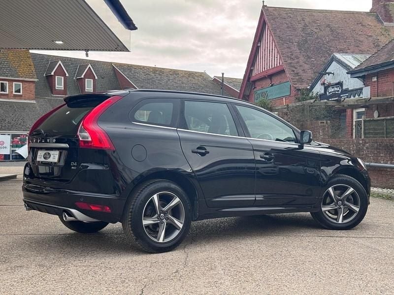 Second-hand Volvo XC60 R-Design 190 CP (139 kW) 2015 Negru SUV