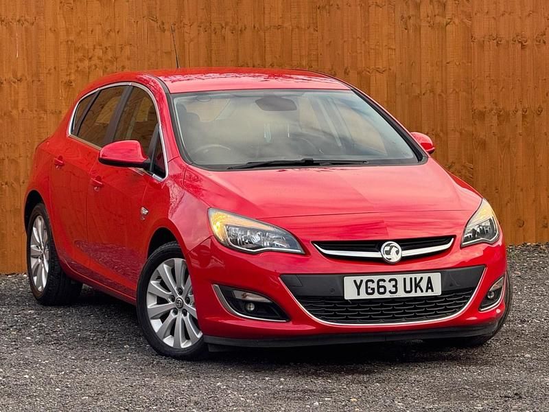 Red Used 2013 Vauxhall Astra Elite Hatchback | £2,790 (Good price) - Image 1/3