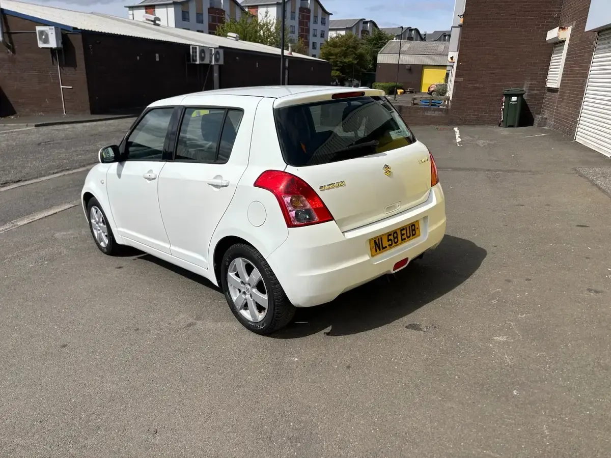 Used Suzuki Swift GLX 102 HP (75 kW) 2008 White Hatchback