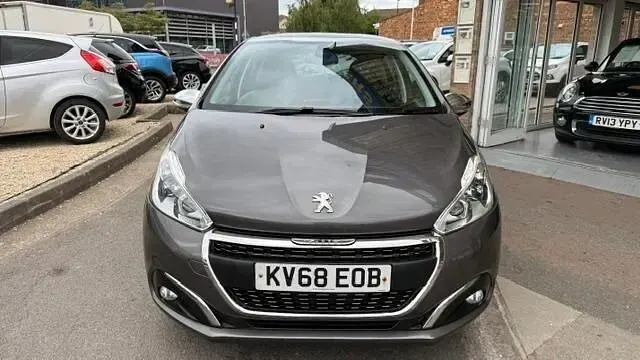 Used Peugeot 208 Allure Premium 82 HP (60 kW) 2018 Platinum grey metallic Hatchback
