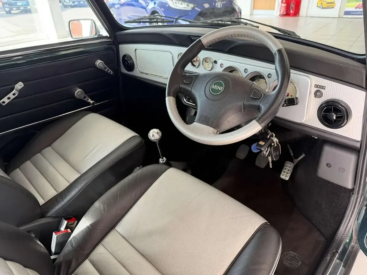 Used Rover Mini 63 HP (46 kW) 2000 Multicoloured Sedan