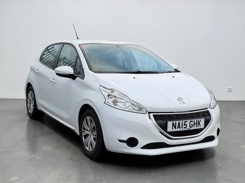 Used Peugeot 208 Access 82 HP (60 kW) 2015 White Hatchback