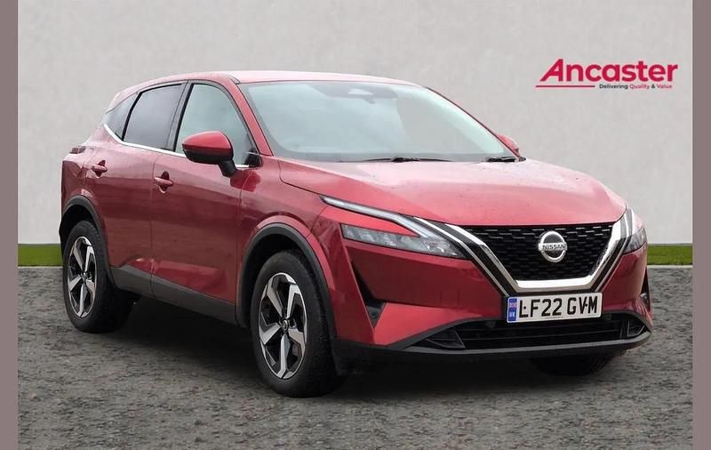 Used Nissan Qashqai N-Connecta 155 HP (114 kW) 2022 Red SUV