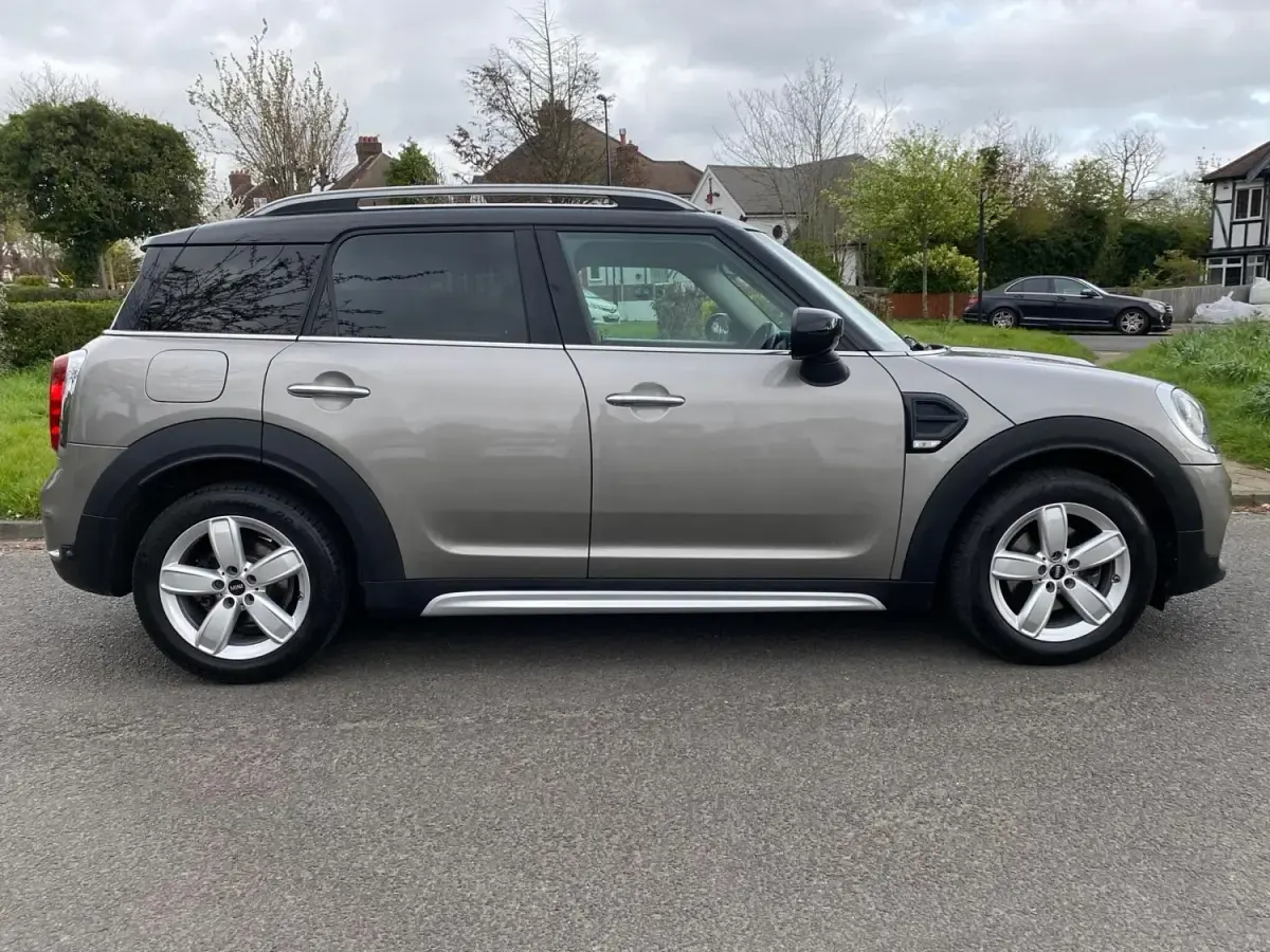 Usado Mini Cooper Classic 2019 Plateado Utilitario