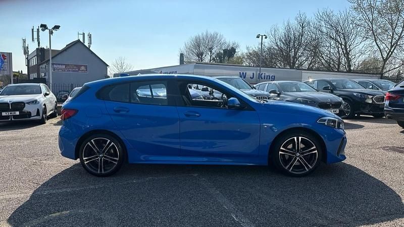 Used BMW 118 M Sport 134 HP (98 kW) 2023 Blue Hatchback
