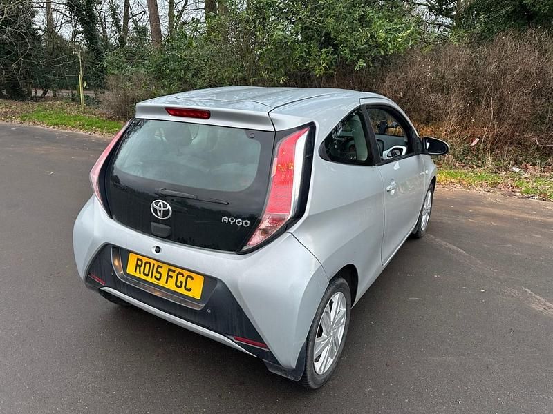 Used Toyota Aygo x-press 2015 Silver Hatchback