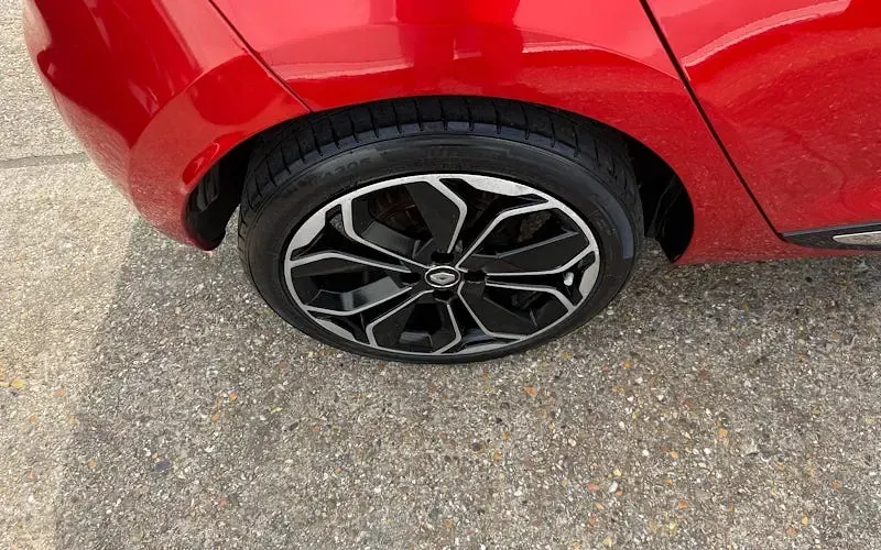 Used Renault Clio Iconic 90 HP (66 kW) 2019 Red Hatchback