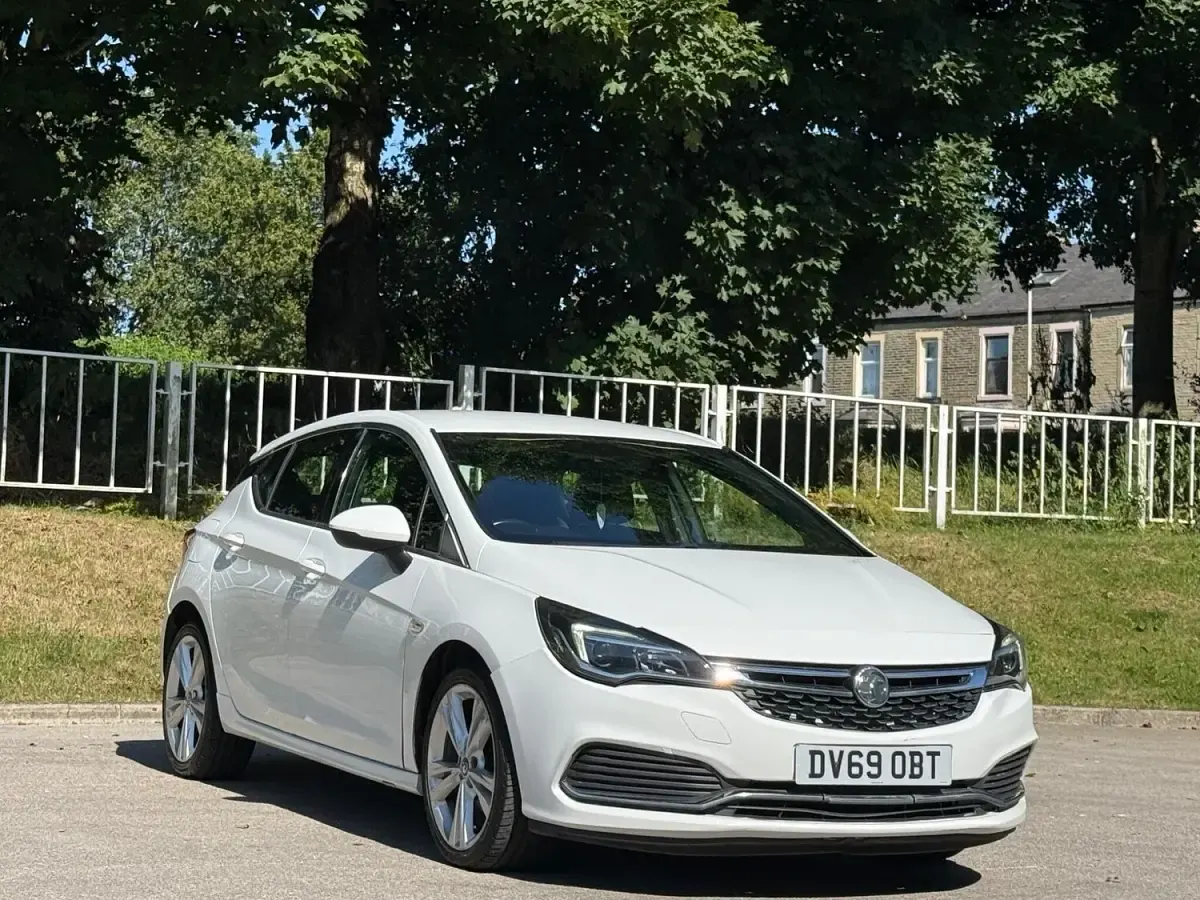 Used Vauxhall Astra SRi 2019 White Hatchback