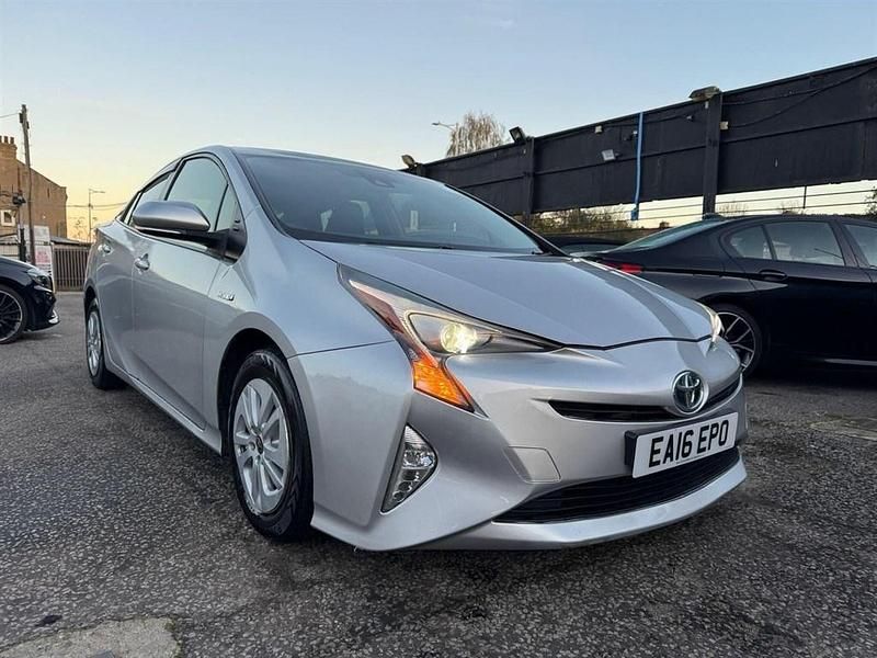 Used Toyota Prius Active 122 HP (89 kW) 2016 Silver Hatchback