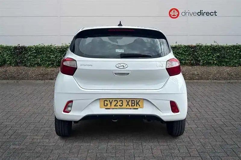 Used Hyundai i10 SE 67 HP (49 kW) 2023 White Hatchback