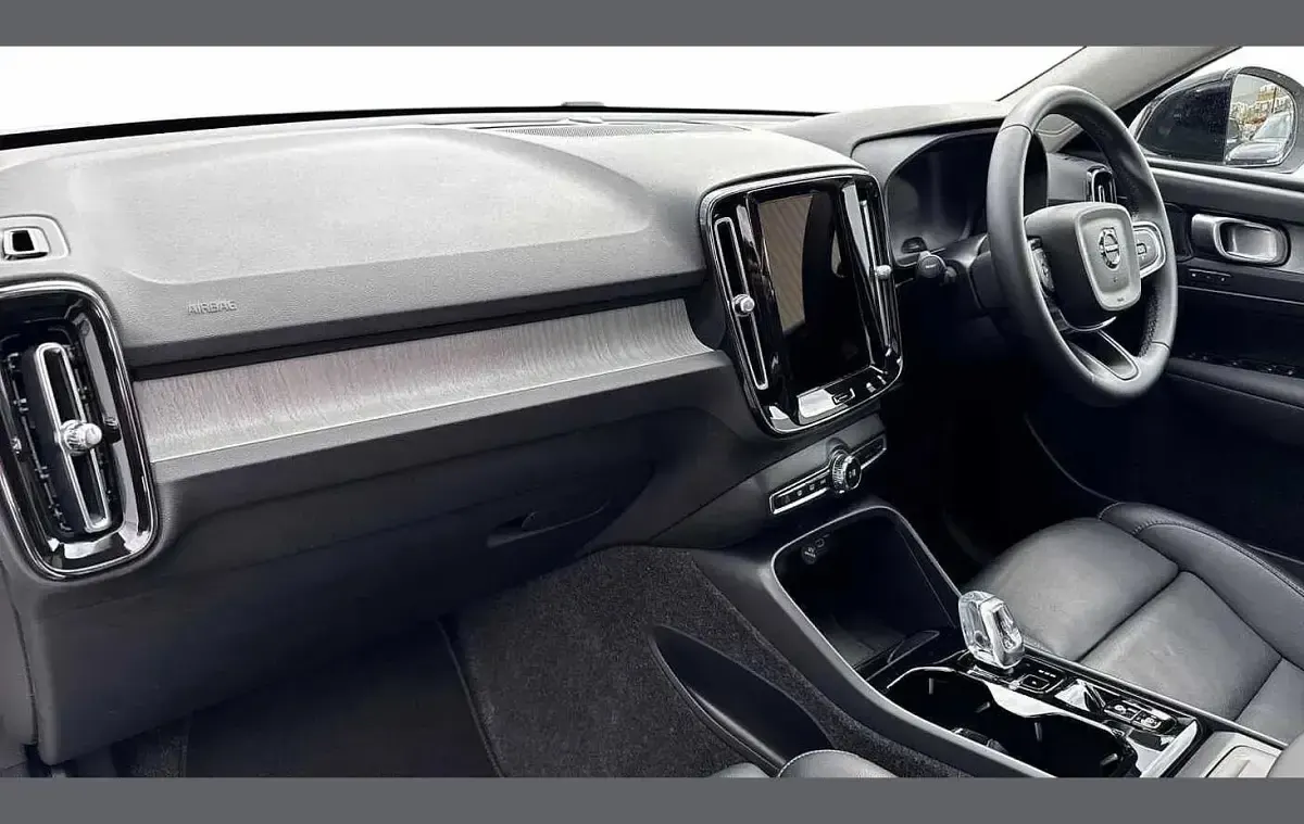 Used Volvo XC40 Ultra 194 HP (142 kW) 2025 White SUV
