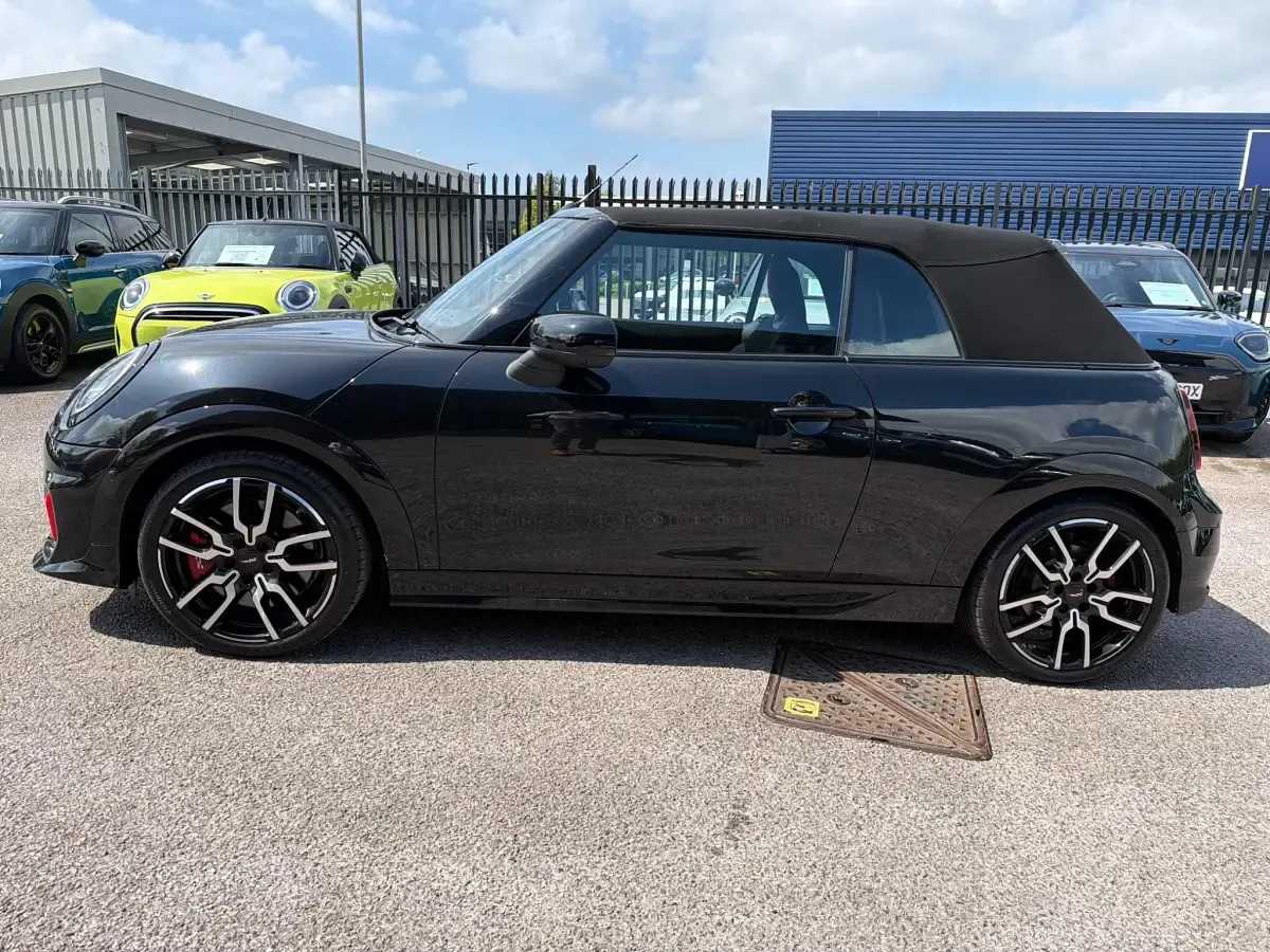 Nowe Mini Cooper 169 kW (231 KM) 2025 Czarny Hatchback