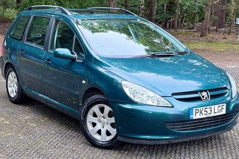 Green Used 2003 Peugeot 307 S Estate | £2,350 (Good price) - Image 1/1