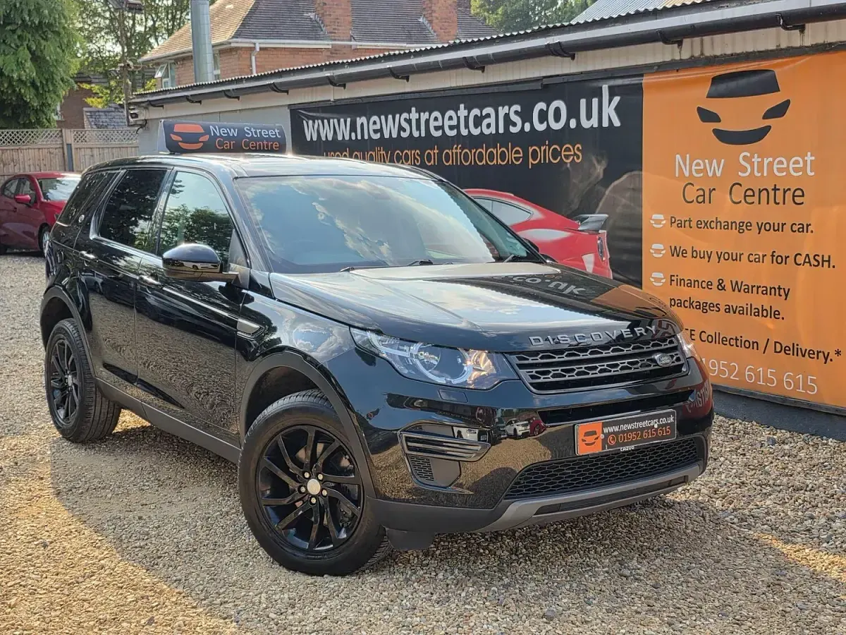 Used Land Rover Discovery 5 SE 2018 Black SUV