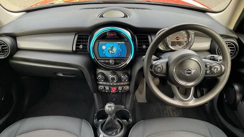 Used Mini Cooper Classic 134 HP (98 kW) 2019 Orange Hatchback