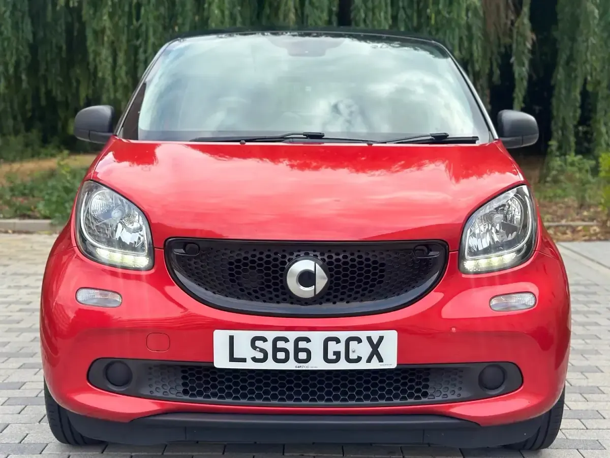 Used Smart ForFour Passion 71 HP (52 kW) 2016 Red Hatchback