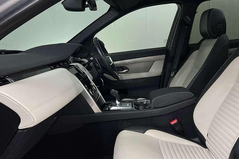 Used Land Rover Discovery 5 SE Dynamic 245 HP (180 kW) 2022 Silver SUV