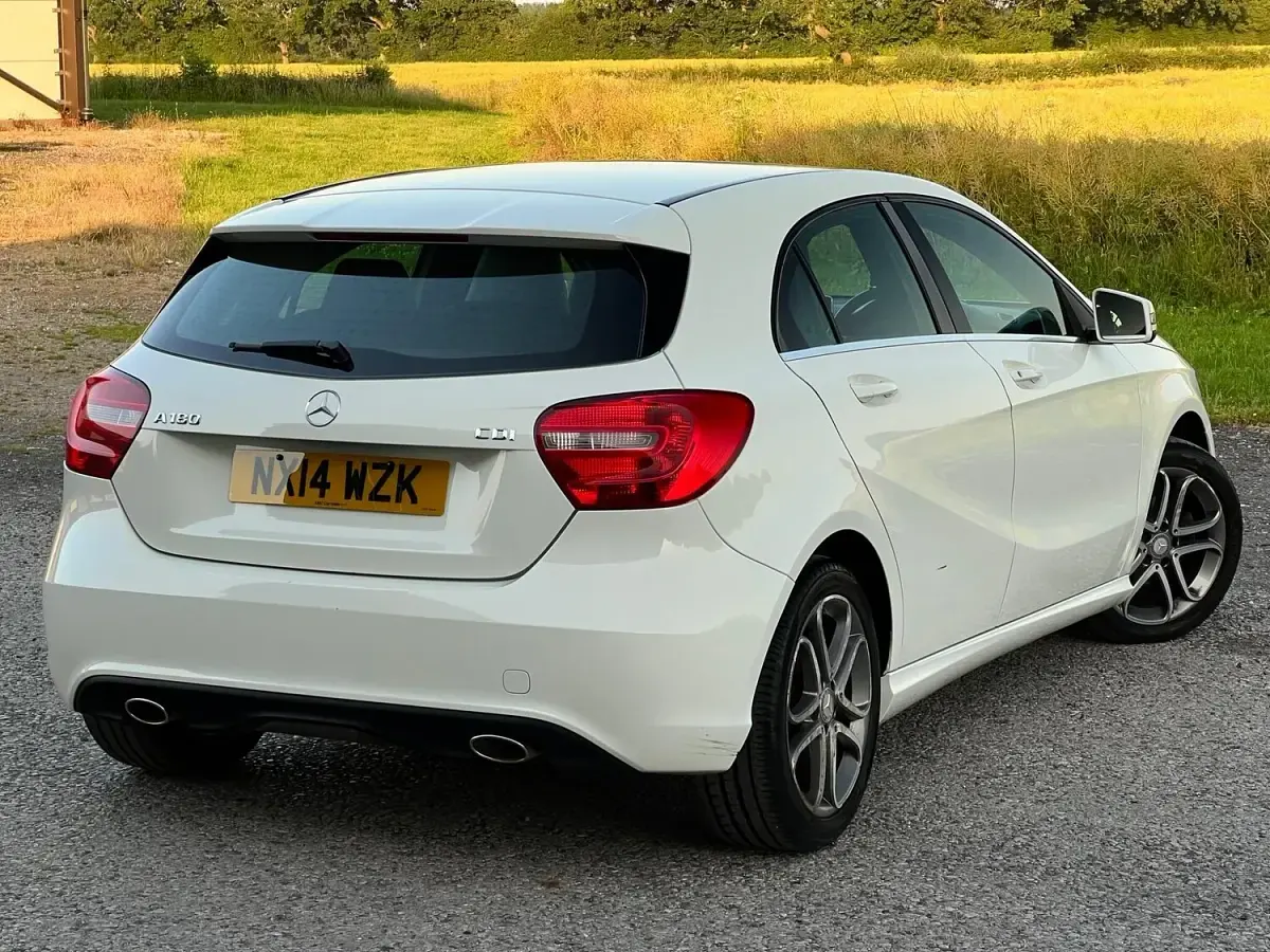 Used Mercedes A180 109 HP (80 kW) 2014 White Hatchback