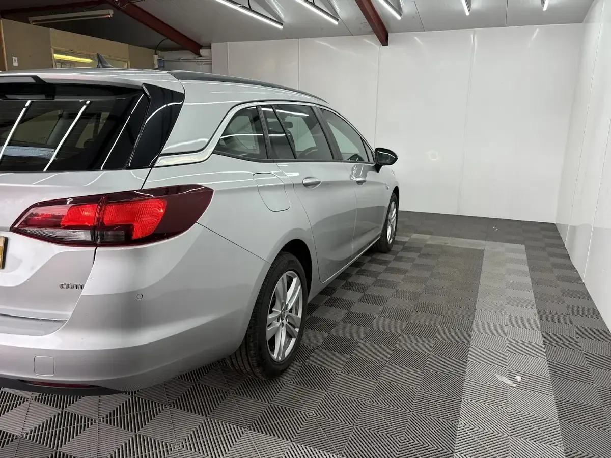 Used Vauxhall Astra 110 HP (80 kW) 2016 Silver Estate