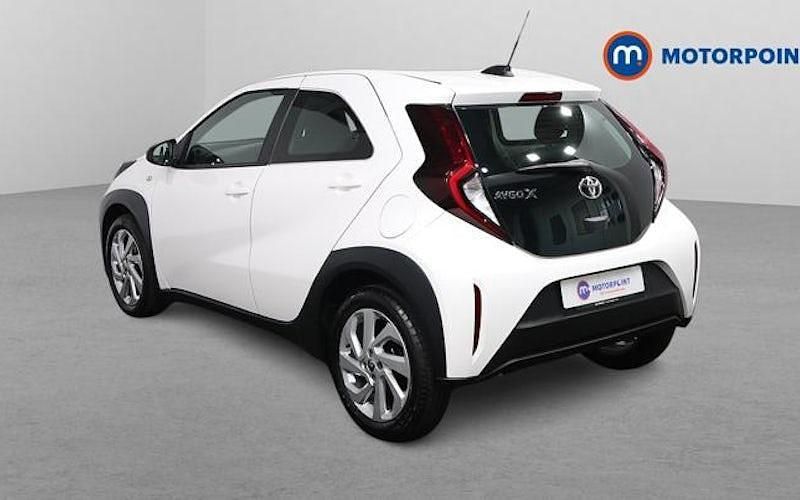 Used Toyota Aygo X PURE 72 HP (52 kW) 2024 White SUV