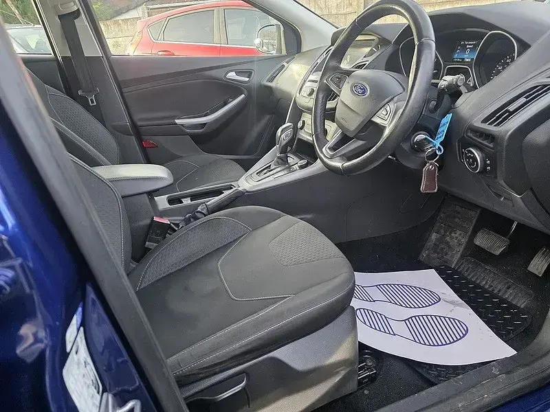 Usado Ford Focus Zetec 125 HP (91 kW) 2016 Azul Citadino