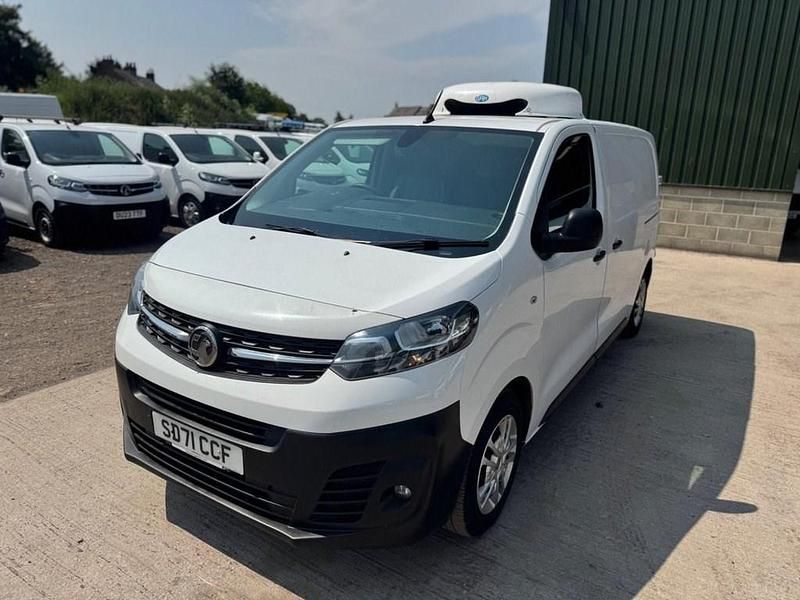 Used Vauxhall Vivaro 120 HP (88 kW) 2021 White MPV