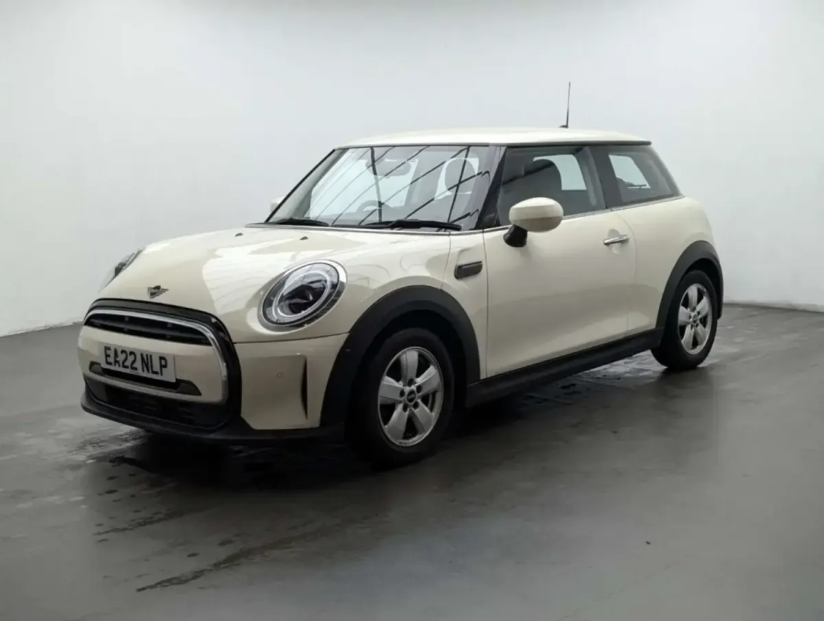 Begagnad Mini ONE Classic 102 HK (75 kW) 2022 Vit Halvkombi