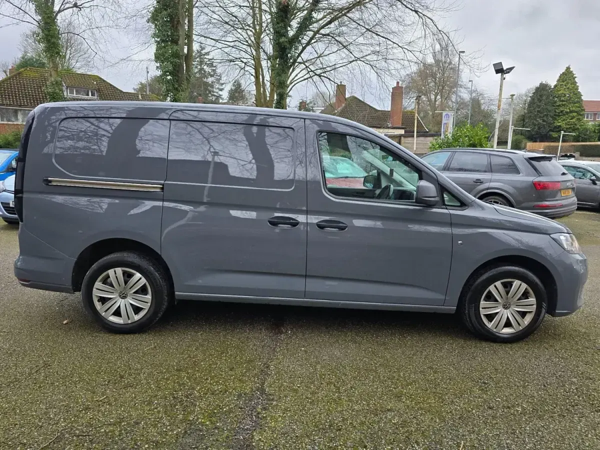 Usado VW Caddy S 2023 Cinzento Monovolume