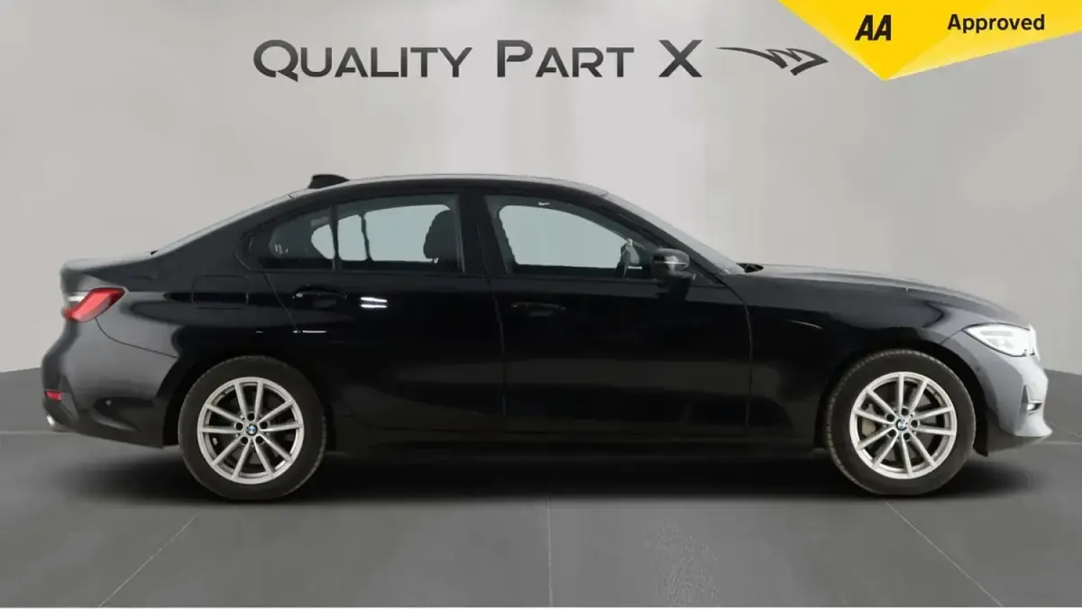 Begagnad BMW 330e 2021 Svart Sedan