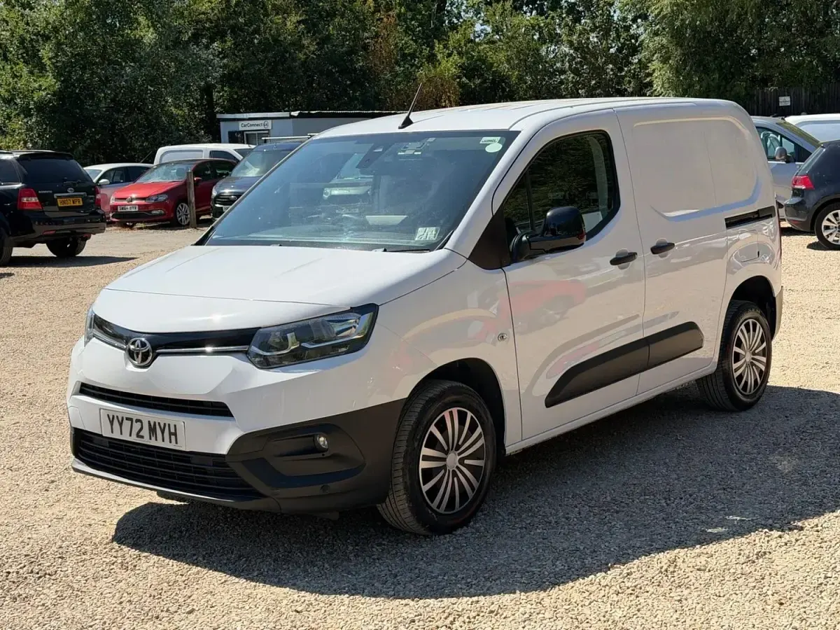 Used Toyota Proace 120 HP (88 kW) 2022 White MPV