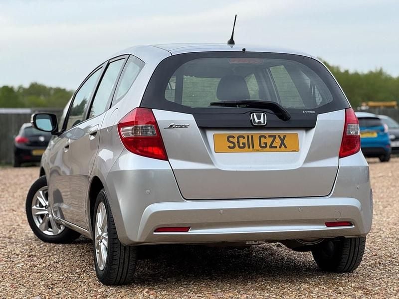 Second-hand Honda Jazz ES 100 CP (73 kW) 2011 Argintiu Hatchback