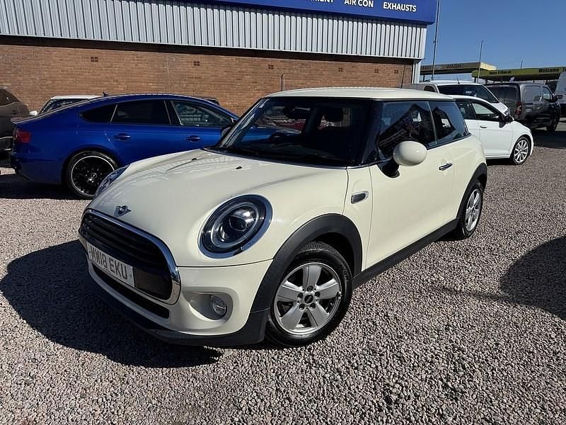 Used Mini Cooper Hatch 2018 Pepper white Hatchback