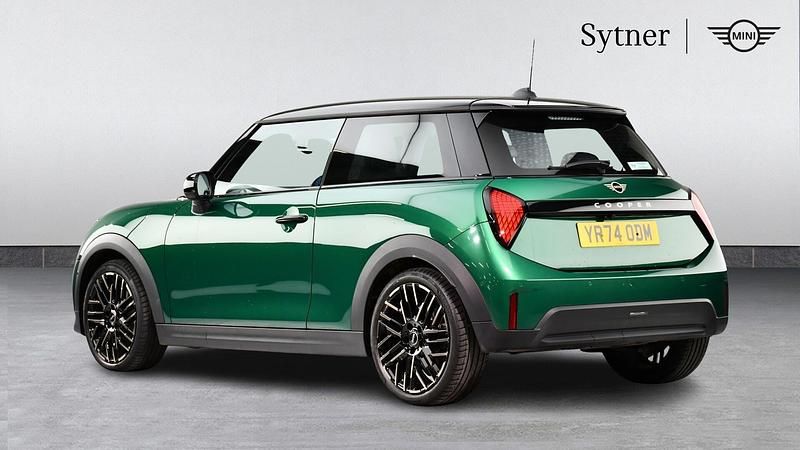 Used Mini Cooper Hatch 154 HP (113 kW) 2024 Green Hatchback