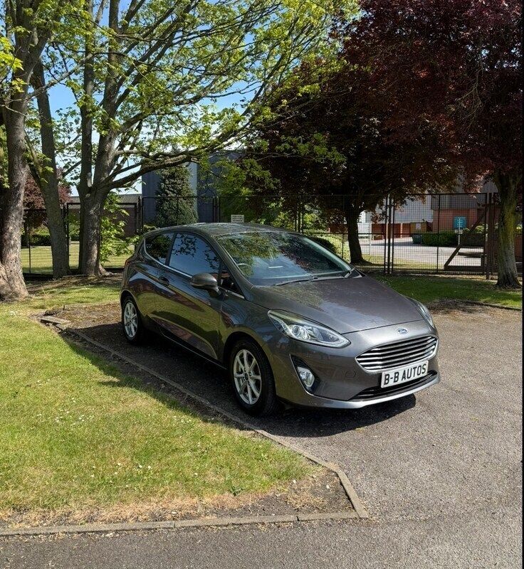 Grey Used 2018 Ford Fiesta Zetec Hatchback | £5,699 (Fair price) - Image 1/4