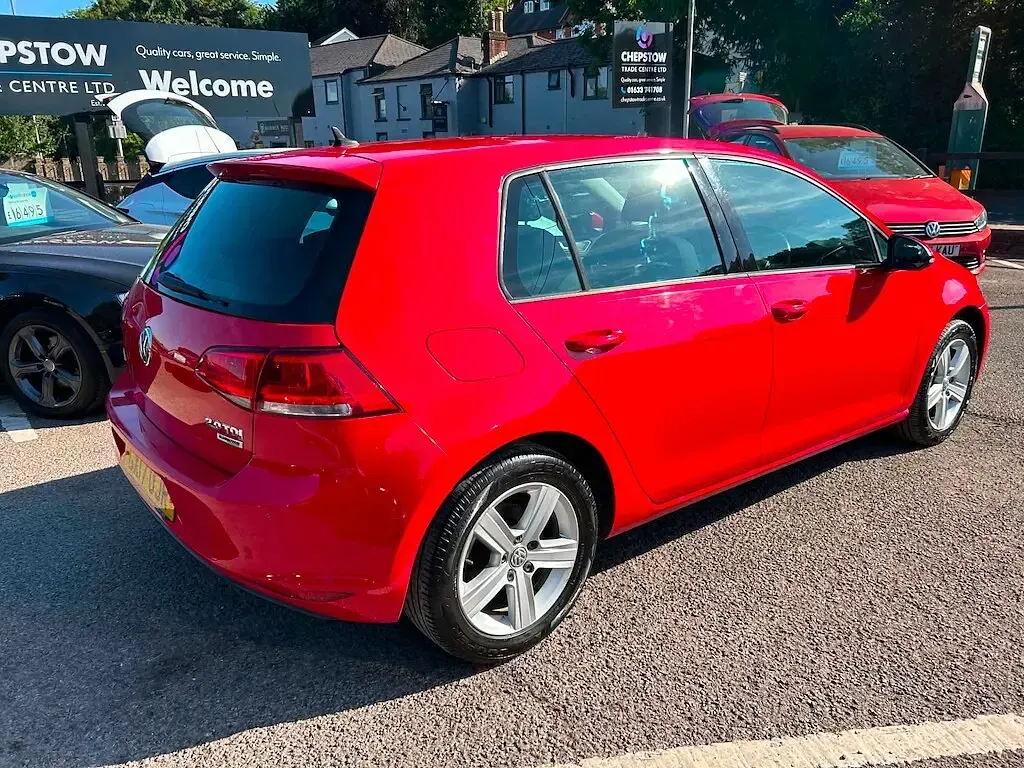 Used VW Golf VII Edition 147 HP (108 kW) 2017 Red Hatchback