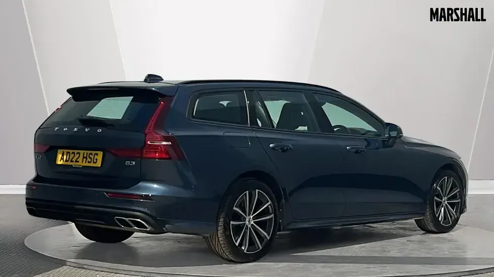 Usado Volvo V60 Momentum 163 HP (119 kW) 2022 Azul Carrinha