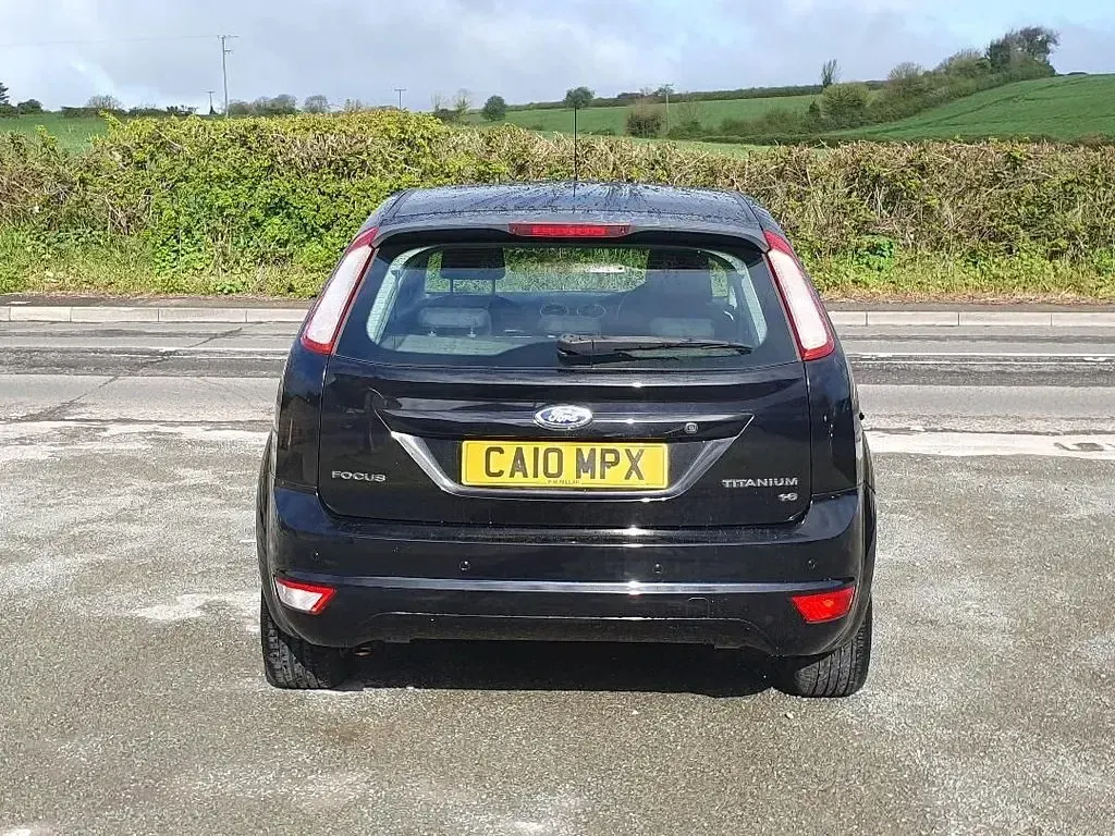 Used Ford Focus Titanium 99 HP (72 kW) 2010 Black Hatchback